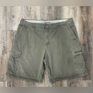 Columbia Men's Green / Khaki Cargo Shorts, Size 40